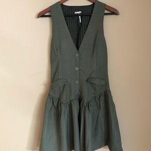 Free People sz 4 buttoned puckered dress